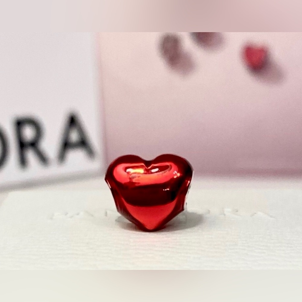 🌹🍃New Authentic Pandora Red Metallic Heart Sterling Silver Charm